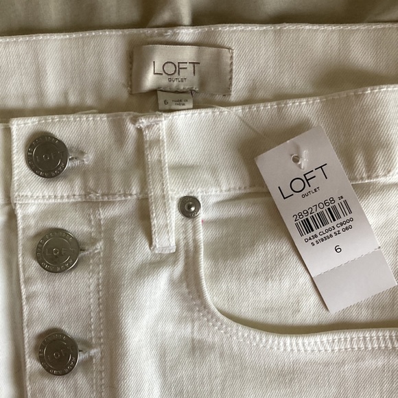 LOFT - NEVER WORN - White Jean Skirt w Four Button Close in Front - Size 6 - Picture 5 of 5